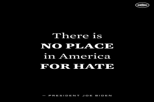 Ein schwarzer Hintergrund mit fetter weißer Schrift, die den Satz 'Es gibt keinen Platz für Hass in Amerika' zitiert - ein Zitat von Präsident Joe Biden.
