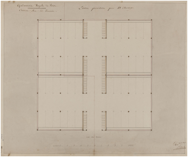 Schwarzes und weißes architektonisches Zeichnung eines 18. Jahrhundert-Gebäudes' ersten Stockwerkplans mit zahlreichen Fenstern und handgeschriebenen Anmerkungen auf altem Papier.