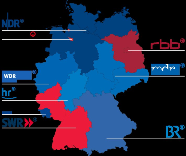 Eine Deutschlandkarte mit rot und blau hervorgehobenen Bundesländern, die die Ergebnisse der Wahl 2016 zeigt, einschließlich der Namen der Kandidaten und des Wahldatums.